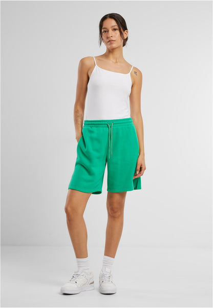 Ladies Basic Sweatshorts in Grass Green, getragen