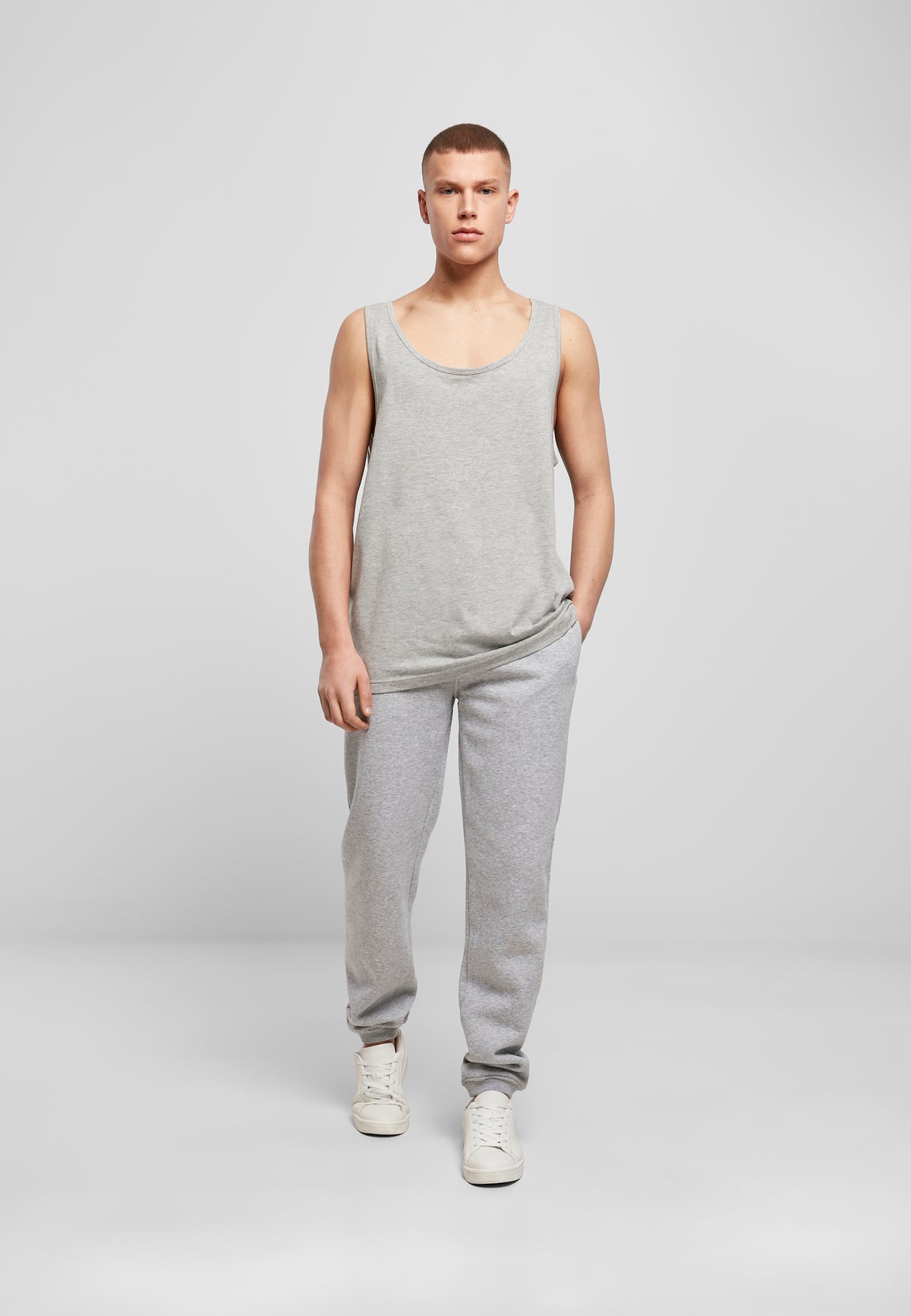 Jersey Big Tank in Heather Grey, getragen