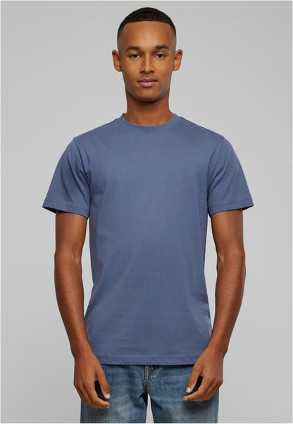 T-Shirt Round Neck in Vintage Blue, getragen