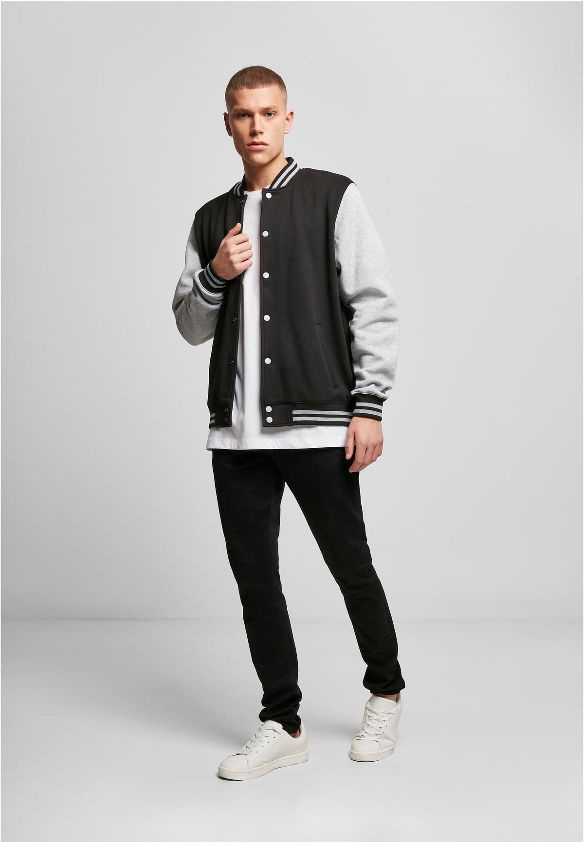 Sweat College Jacket in Black-H.Grey, getragen