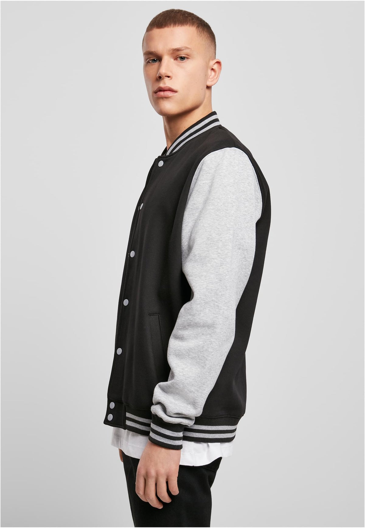Sweat College Jacket in Black-H.Grey, getragen