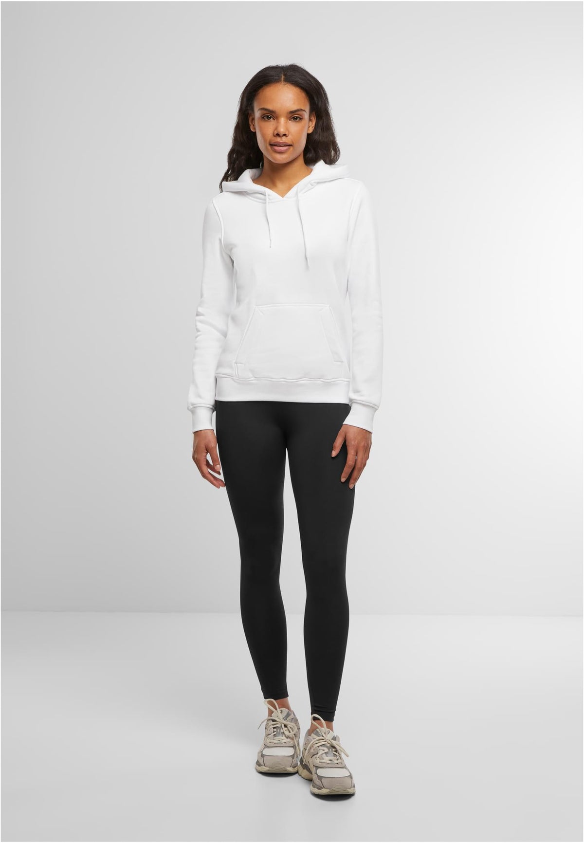 Ladies Heavy Hoody in White, getragen