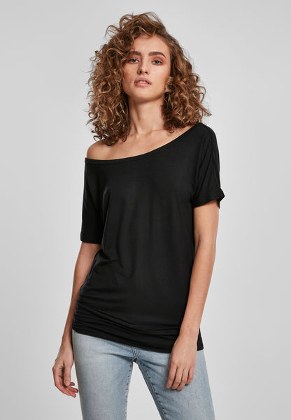 Ladies Viscose Tee in Schwarz, getragen