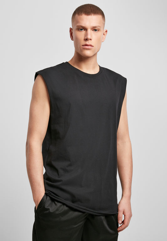 Sleeveless Tee in Schwarz, getragen