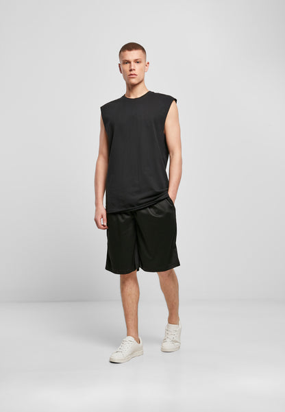 Sleeveless Tee in Schwarz, getragen
