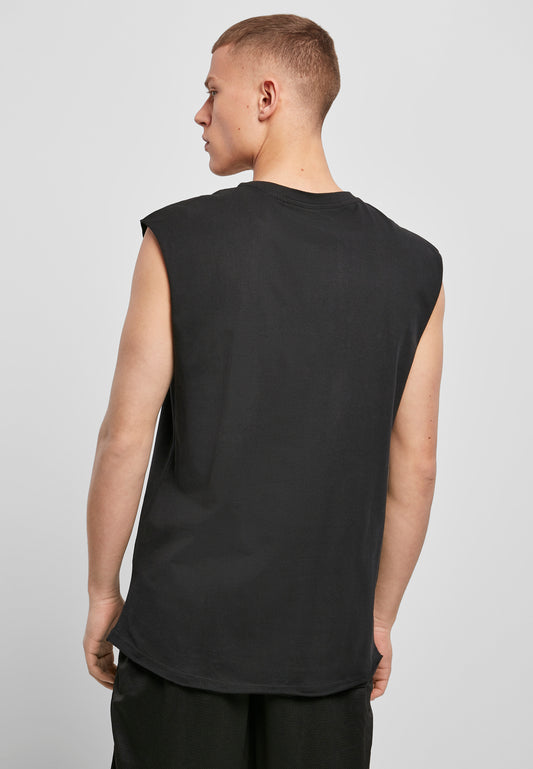 Sleeveless Tee in Schwarz, getragen