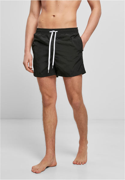 Swim Shorts in Schwarz, getragen