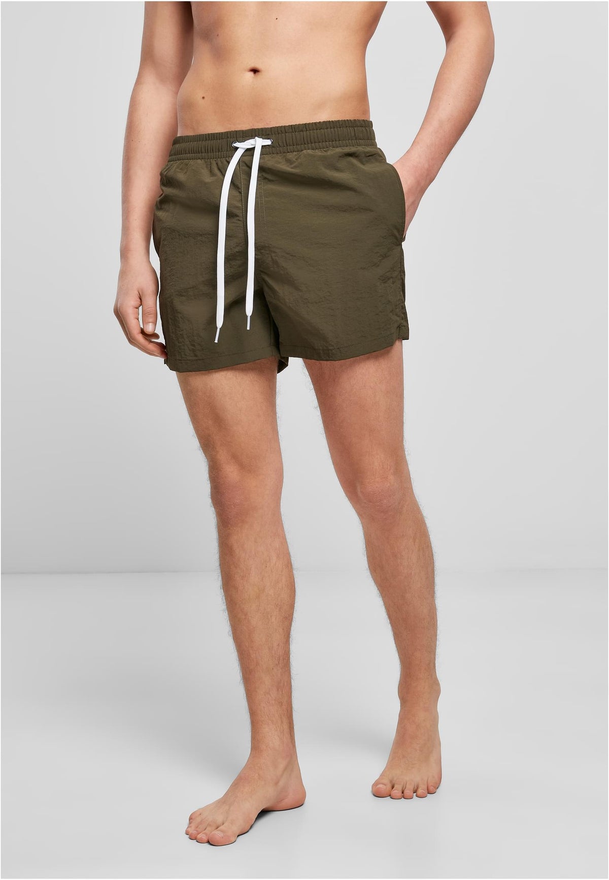 Swim Shorts in Olive, getragen