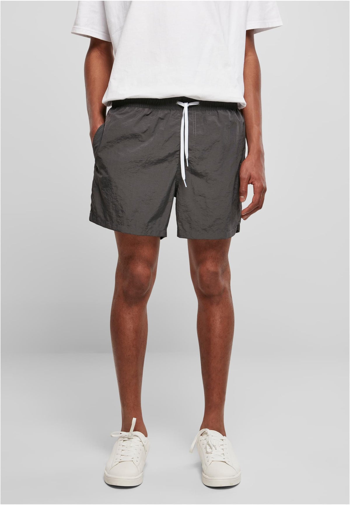 Swim Shorts in Dark Shadow, getragen