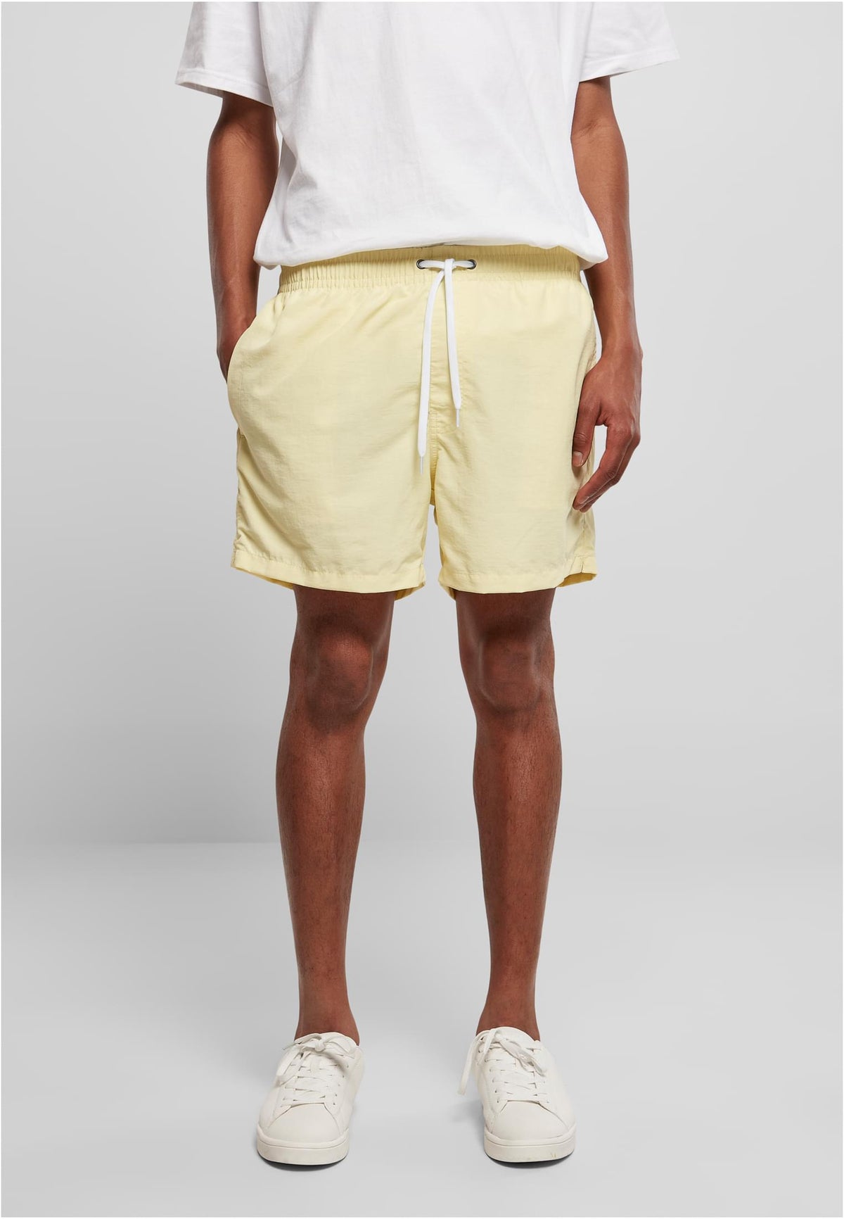 Swim Shorts in Soft Yellow, getragen