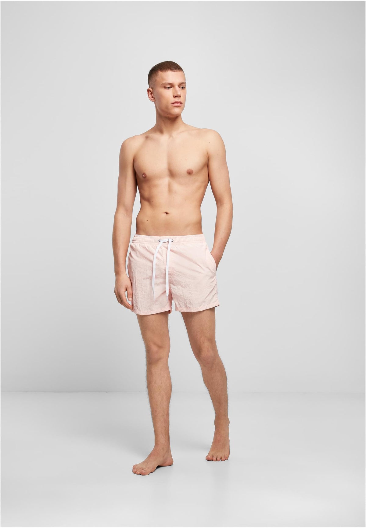 Swim Shorts in Pink, getragen