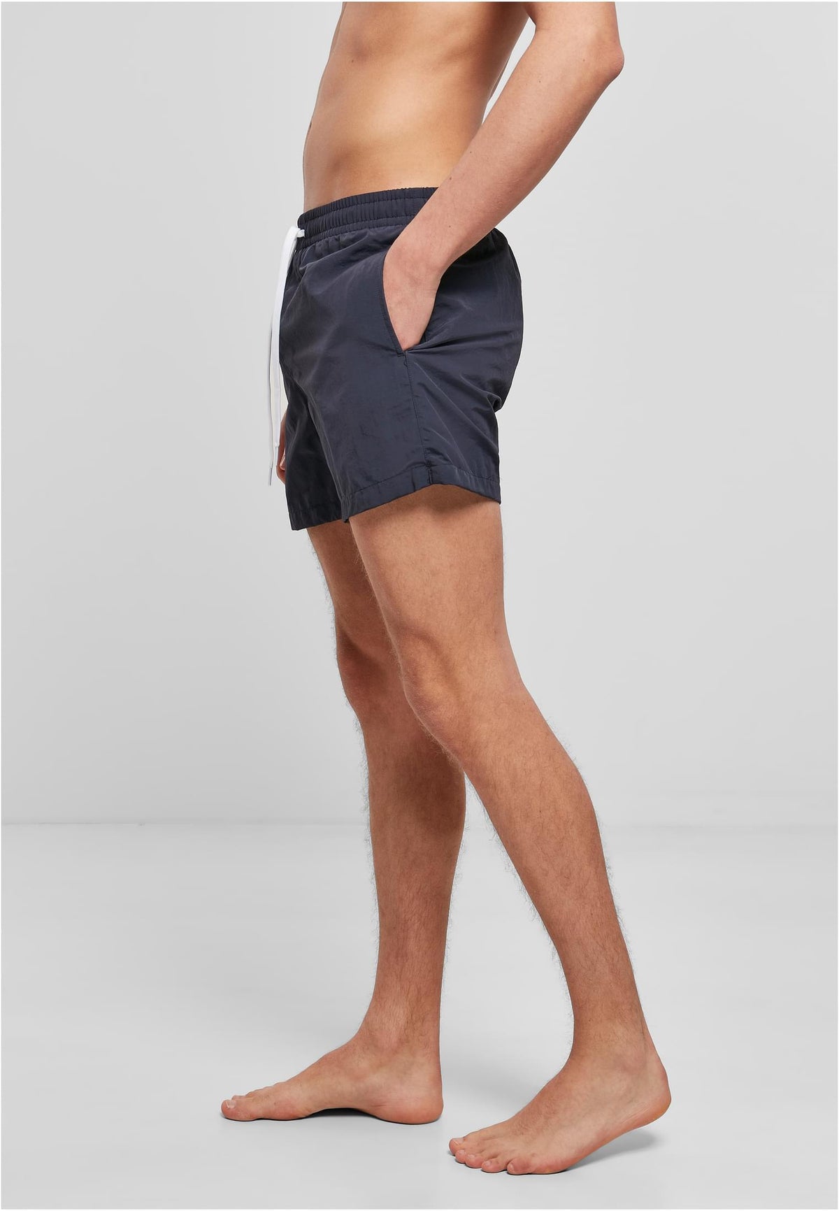 Swim Shorts in Navy, getragen