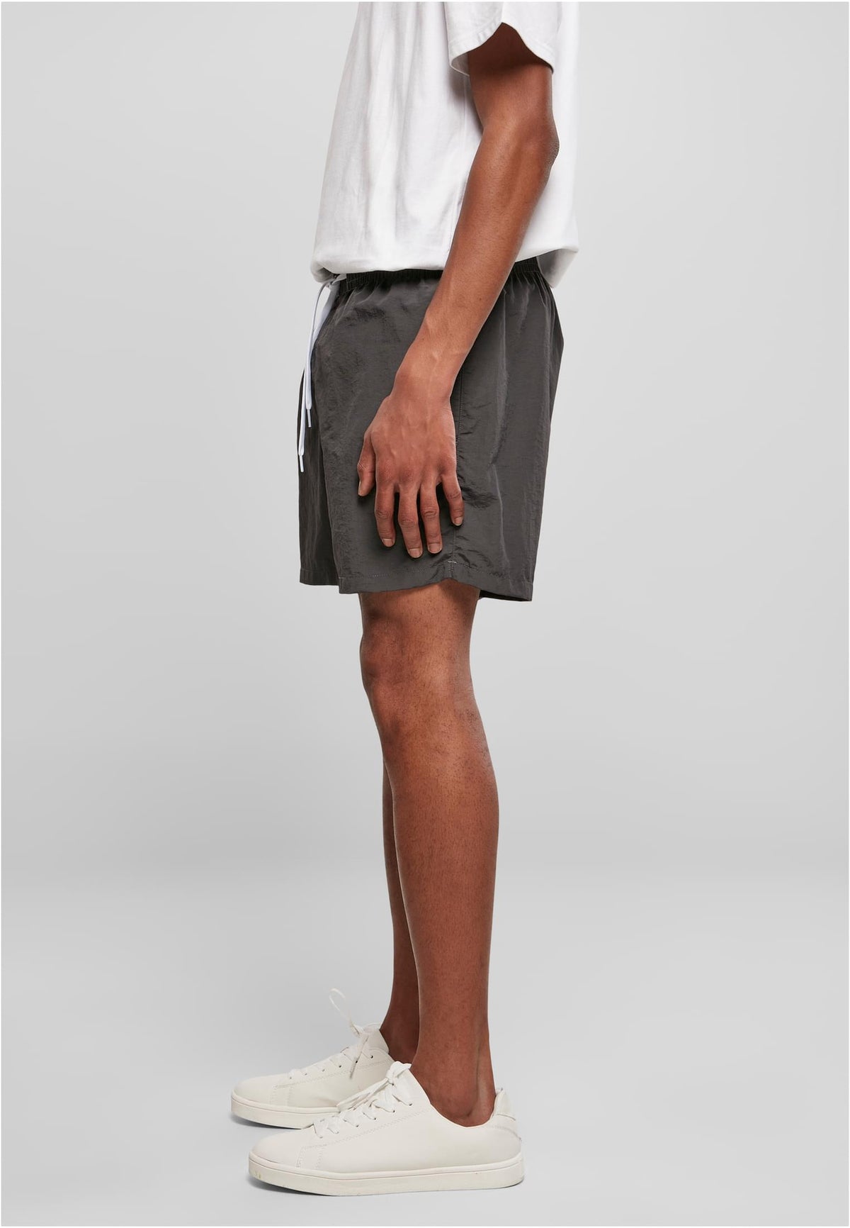 Swim Shorts in Dark Shadow, getragen