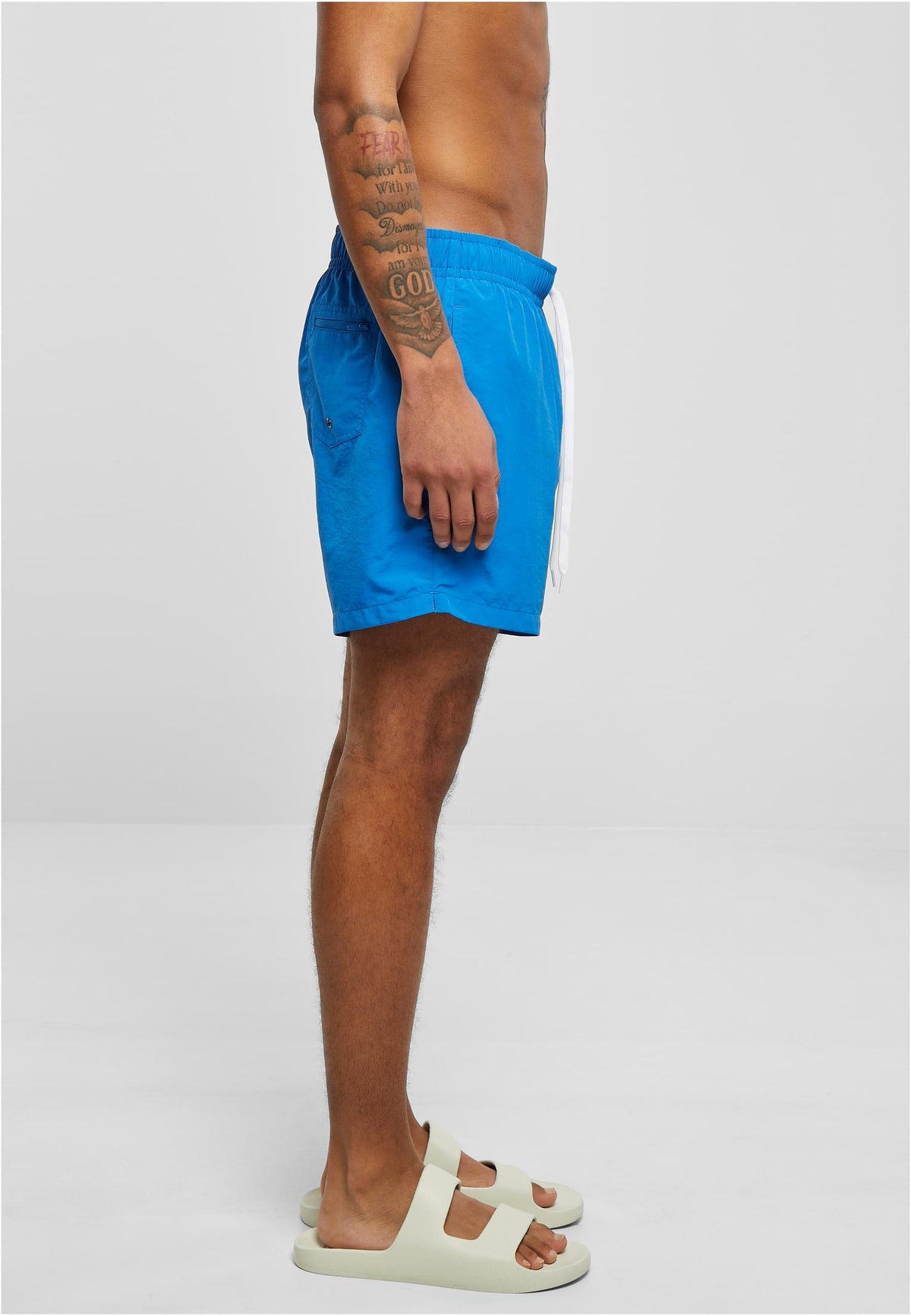 Swim Shorts in Cobalt Blue, getragen