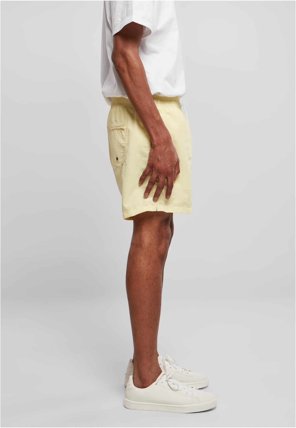 Swim Shorts in Soft Yellow, getragen