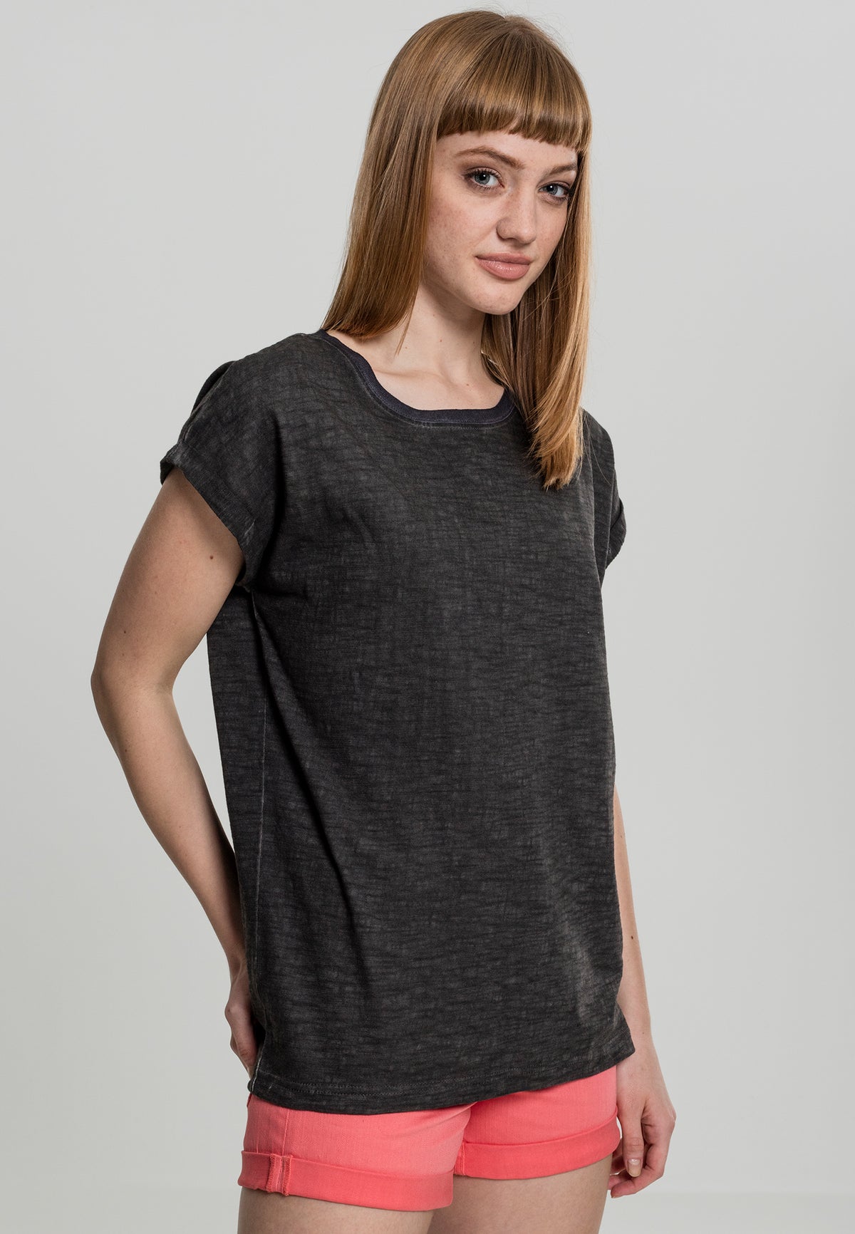 Ladies Spray Dye Extended Shoulder Tee in Dark Grey, getragen