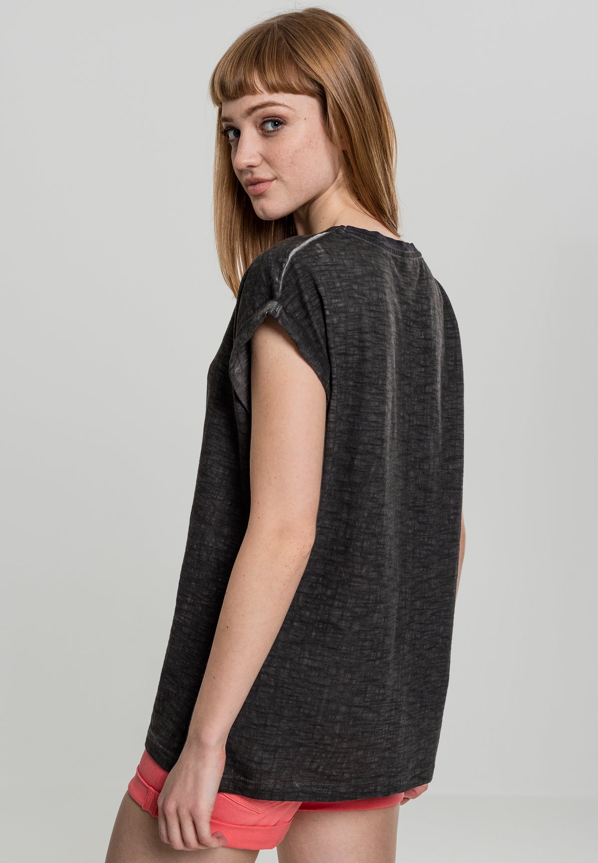Ladies Spray Dye Extended Shoulder Tee in Dark Grey, getragen