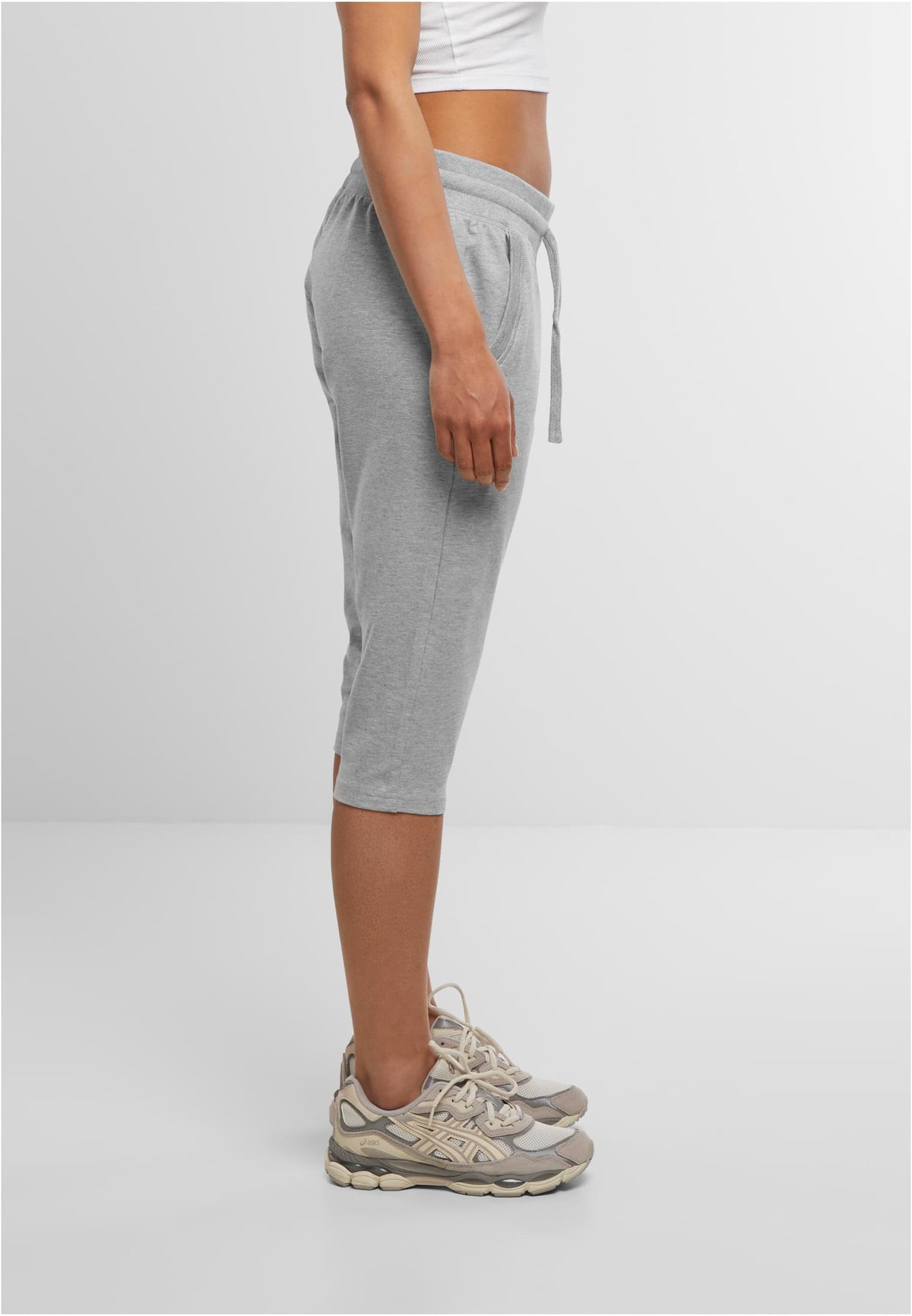 Ladies Terry 3/4 Jogging Pants in Heather Grey, getragen