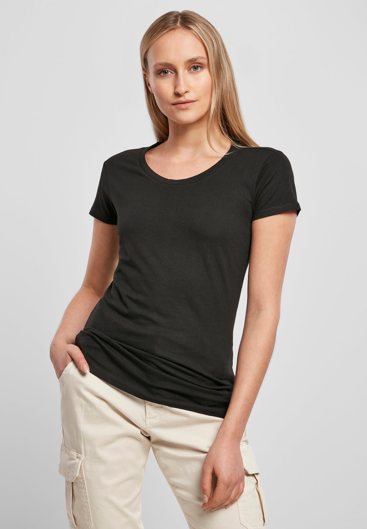 Ladies Merch T-Shirt in Schwarz, getragen