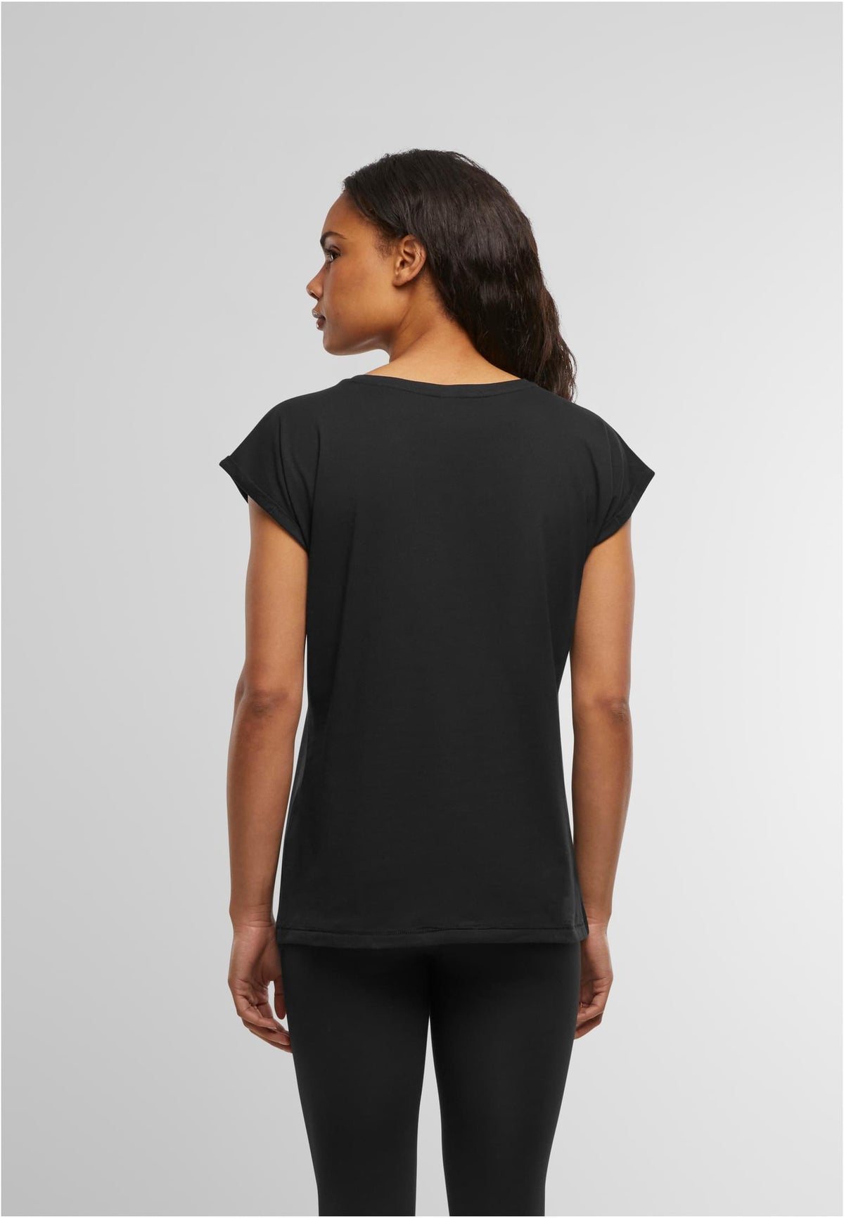 Ladies Basic T-Shirt in Schwarz, getragen