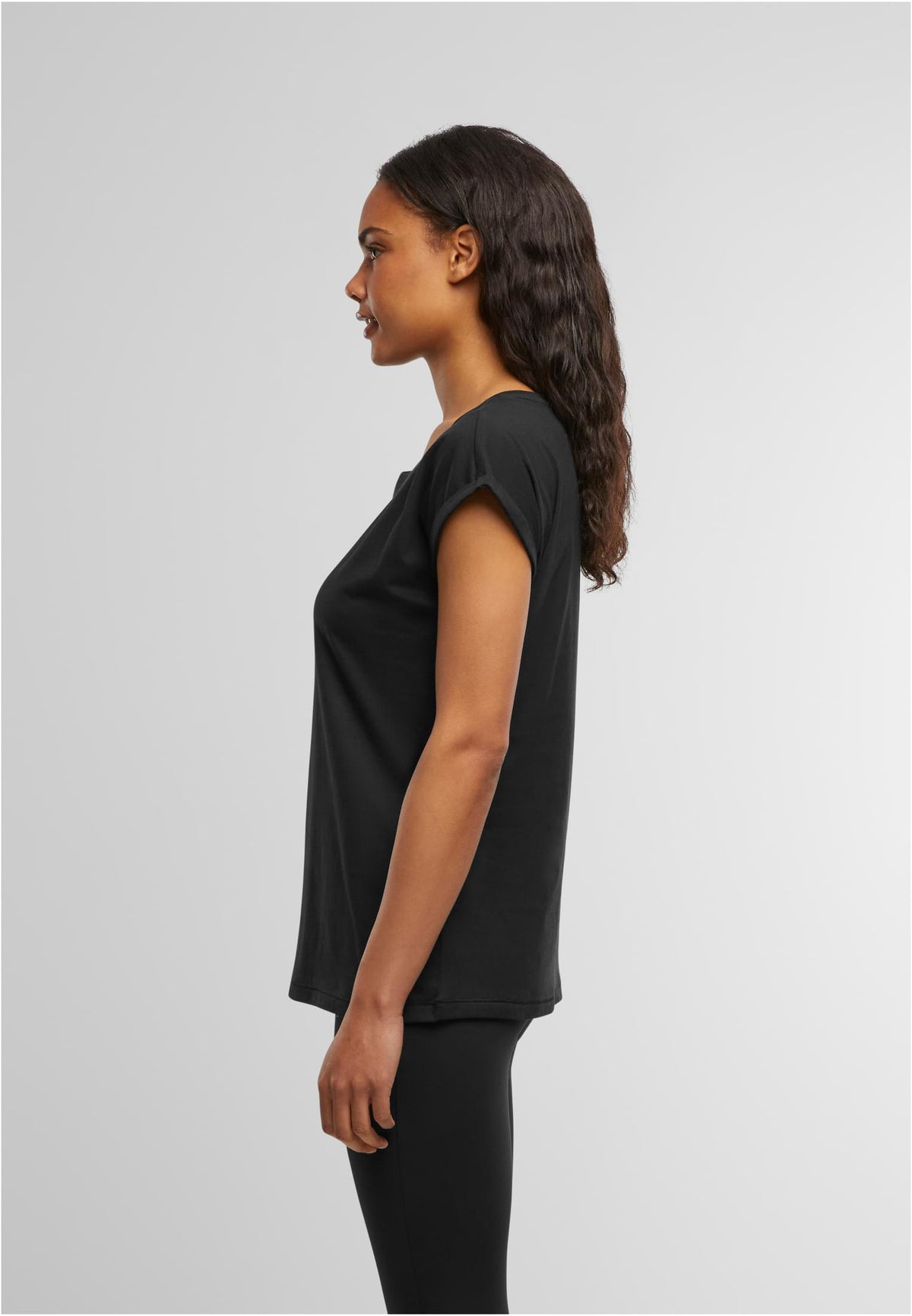 Ladies Basic T-Shirt in Schwarz, getragen