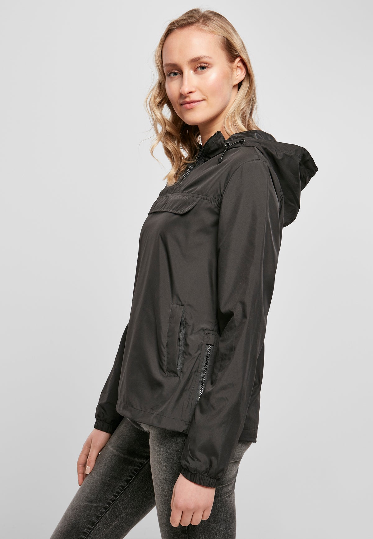 Ladies Basic Pull Over Jacket in Schwarz, getragen