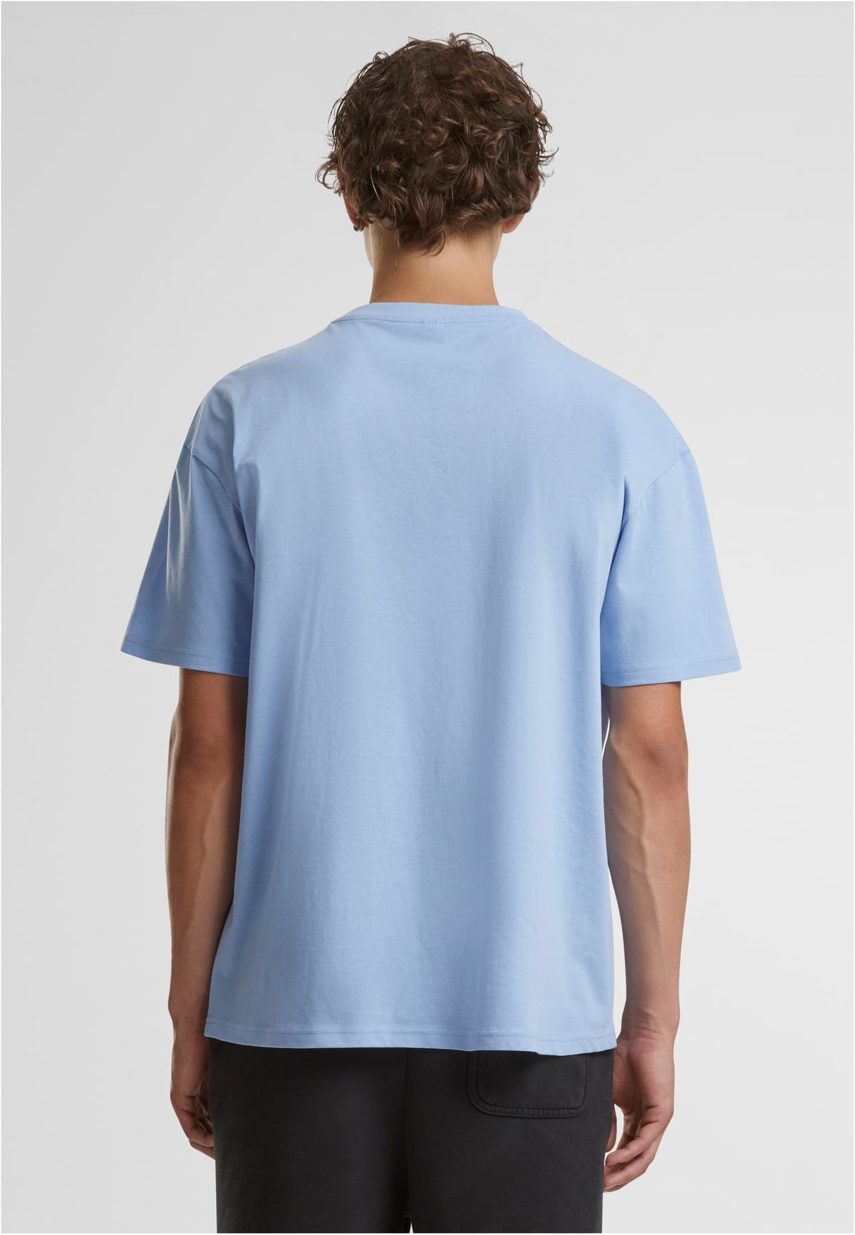 Heavy Oversize Tee in Powder Blue, getragen