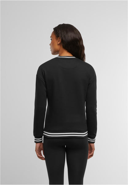 Ladies College Sweat Crew in Black-White, getragen