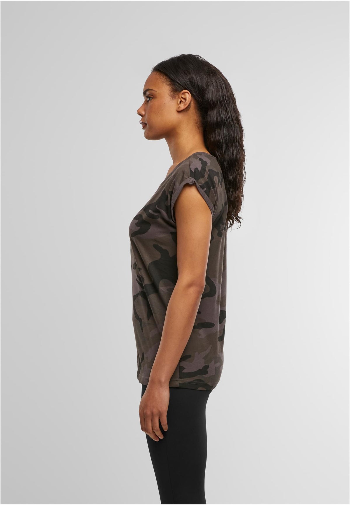 Ladies Extended Shoulder Camo Tee in Dark Camo, getragen