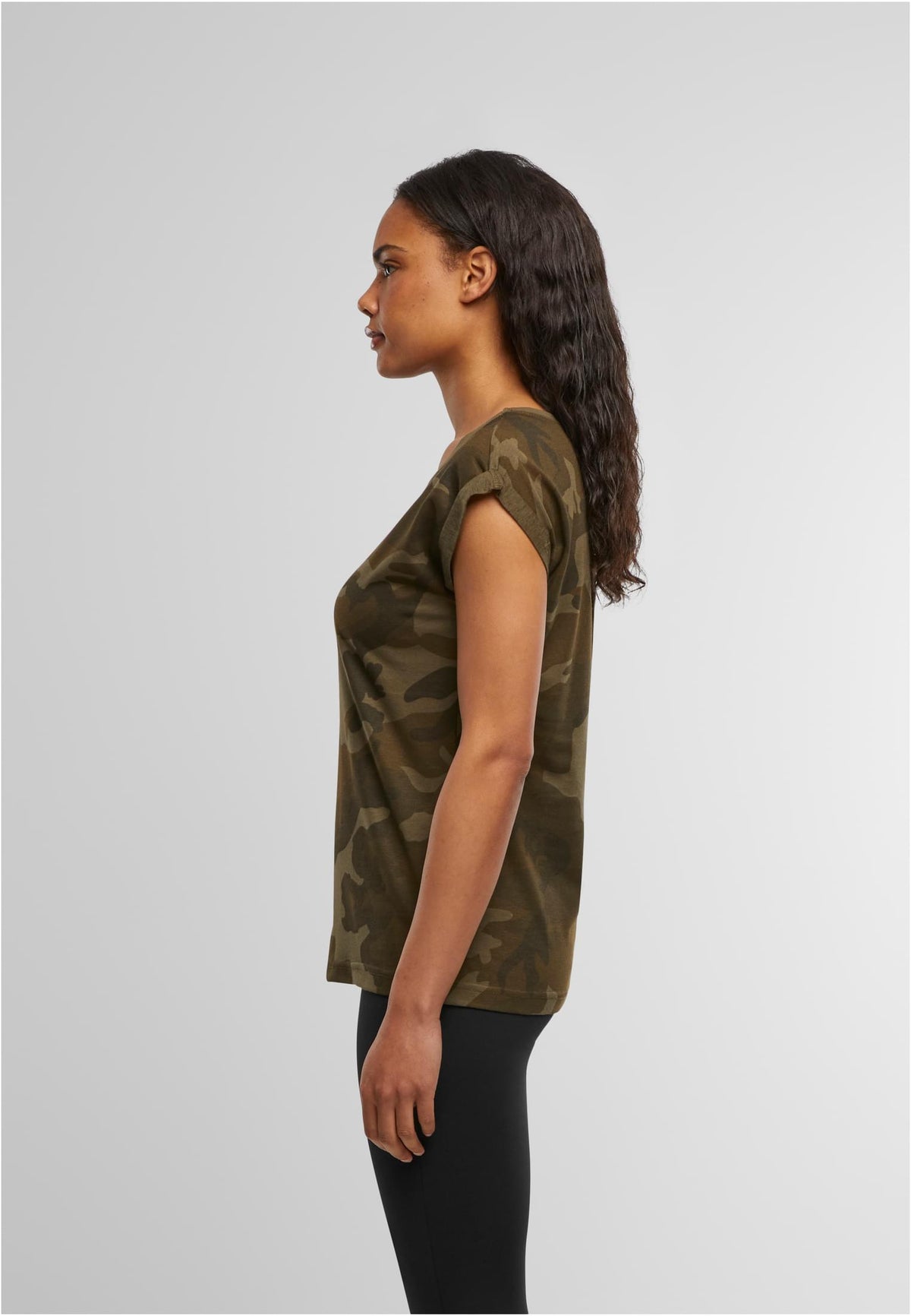 Ladies Extended Shoulder Camo Tee in Olive Camo, getragen
