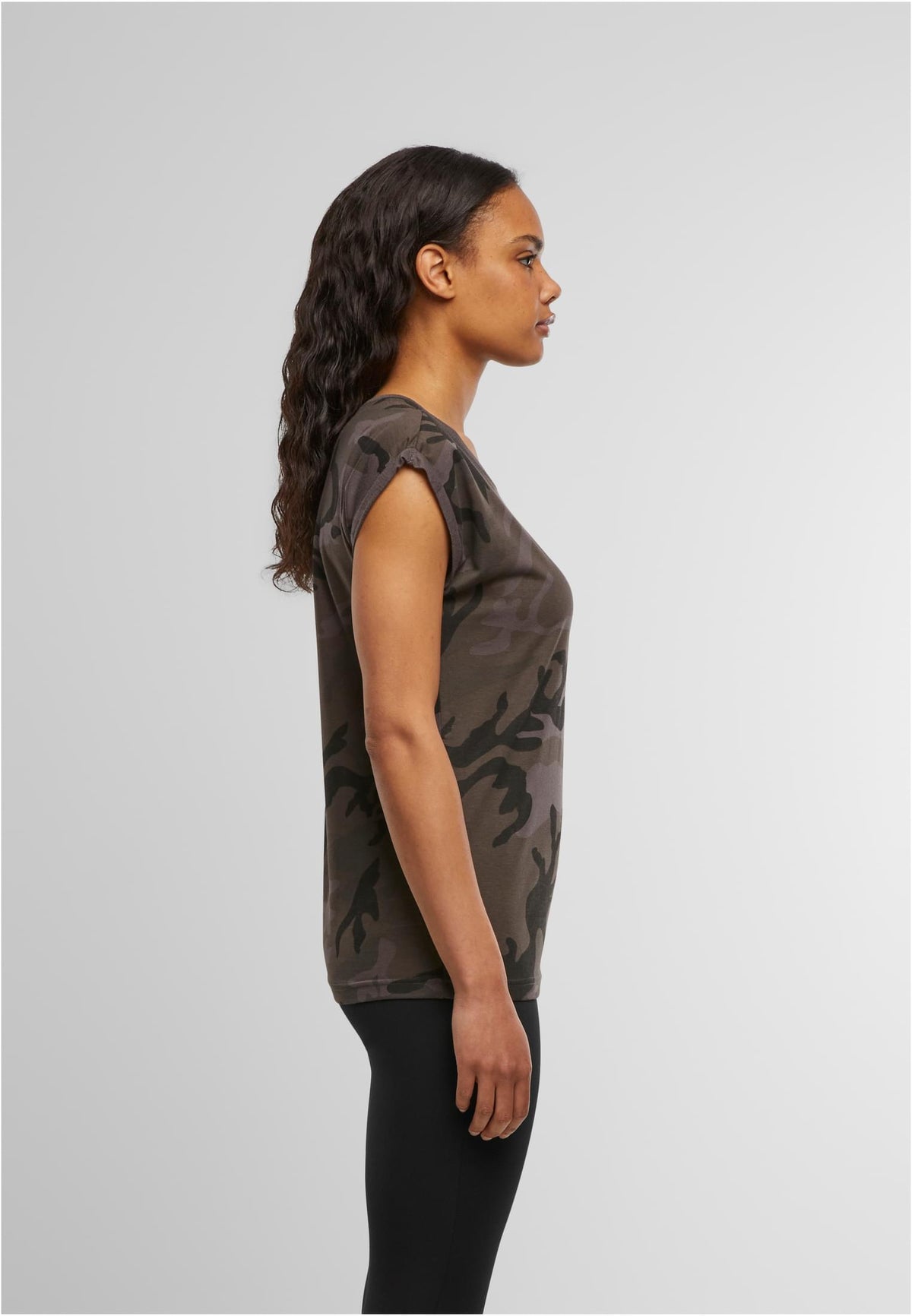 Ladies Extended Shoulder Camo Tee in Dark Camo, getragen