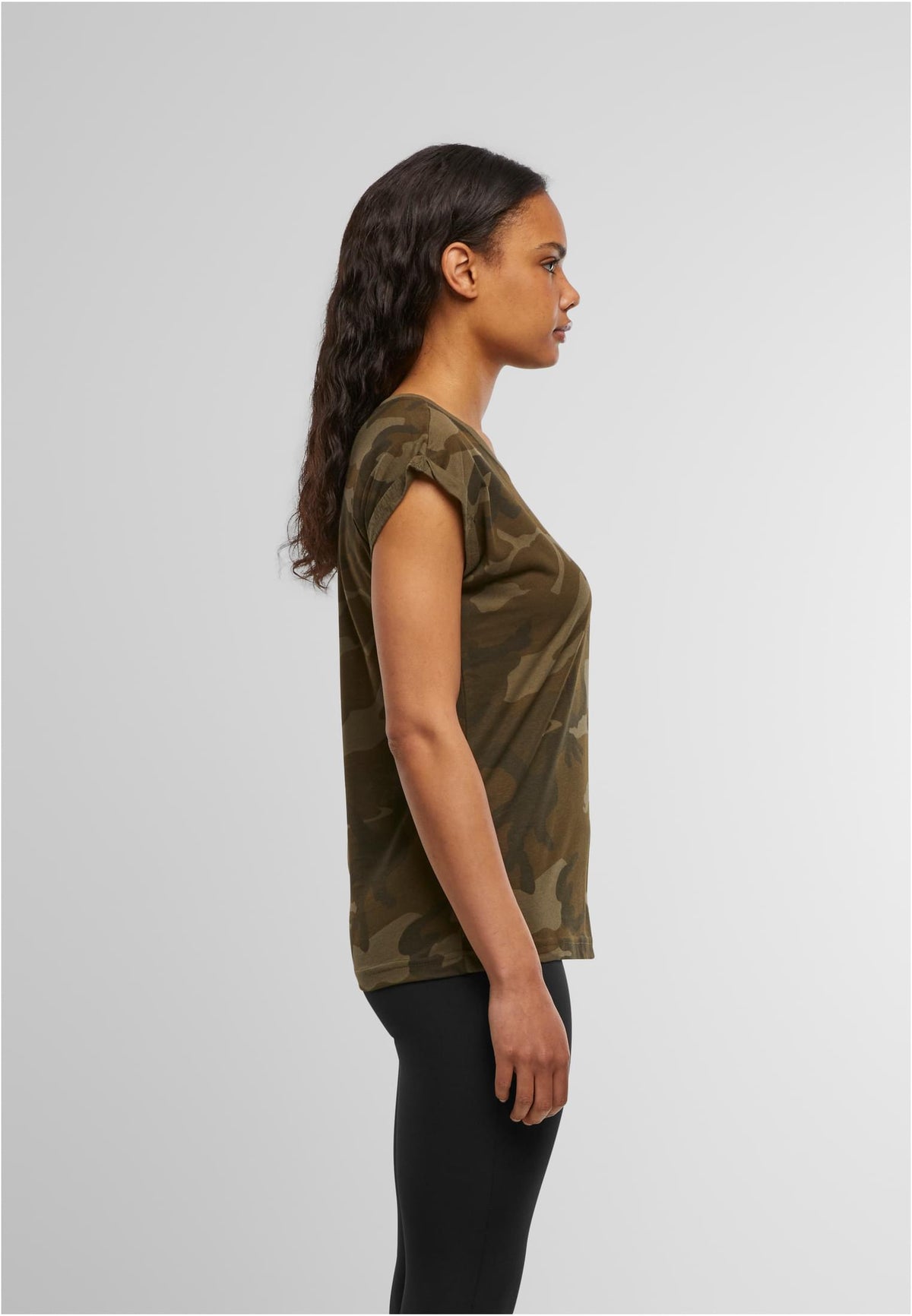 Ladies Extended Shoulder Camo Tee in Olive Camo, getragen