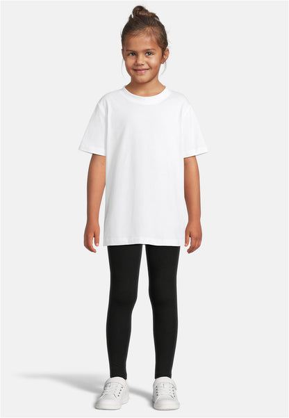 Kids Basic Tee in White, getragen