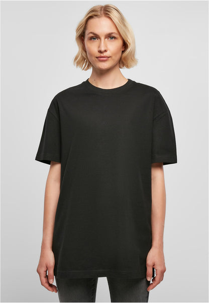 Ladies Oversized Boyfriend Tee in Schwarz, getragen