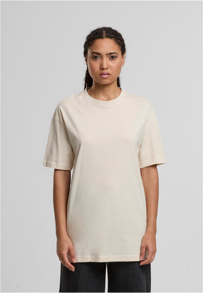 Ladies Oversized Boyfriend Tee in White Sand, getragen