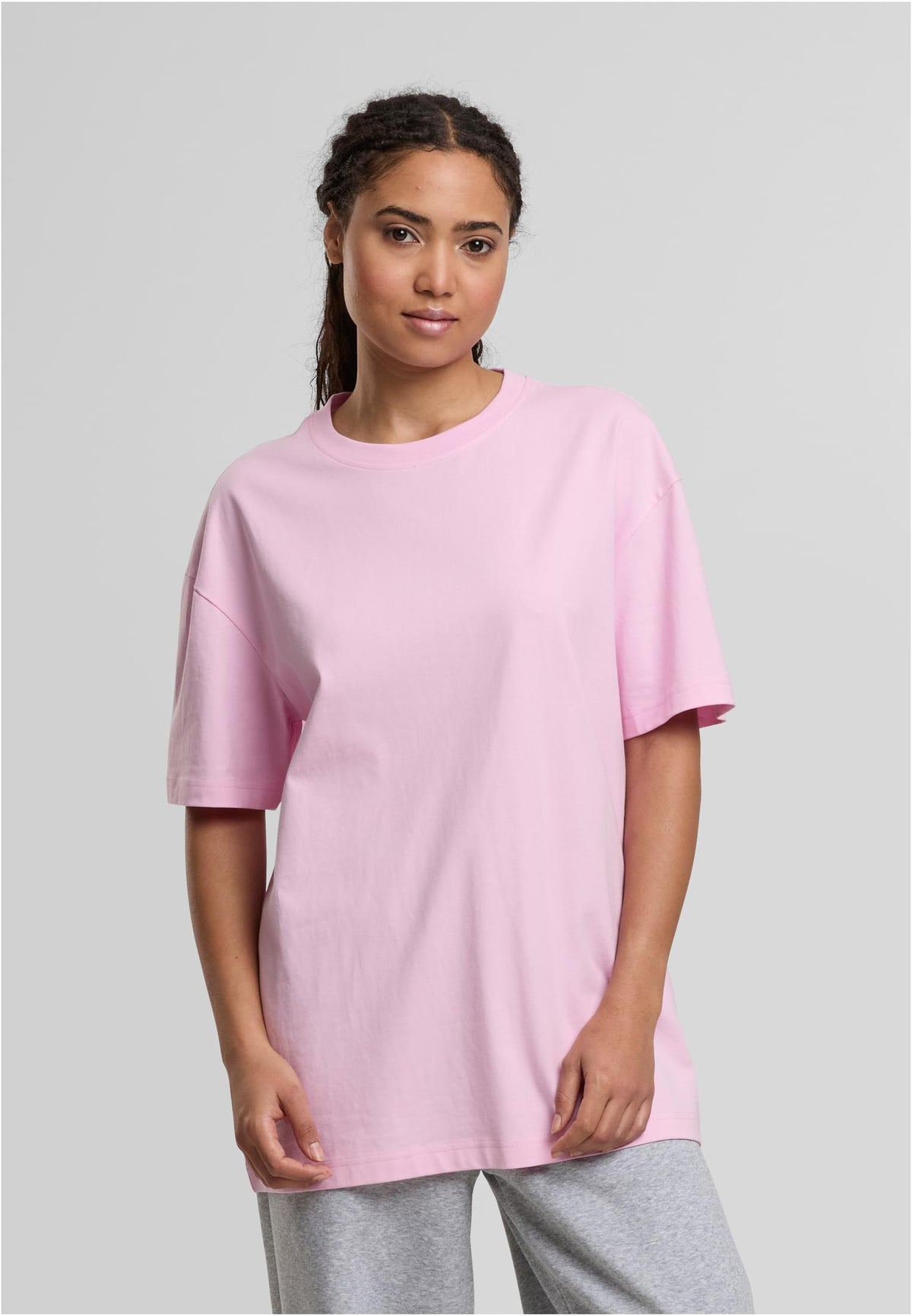 Ladies Oversized Boyfriend Tee in Soft Pink, getragen