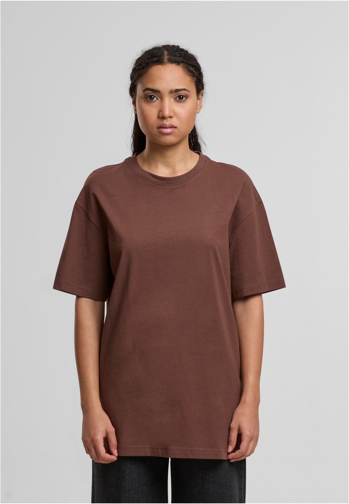Ladies Oversized Boyfriend Tee in Chocolate Brown, getragen