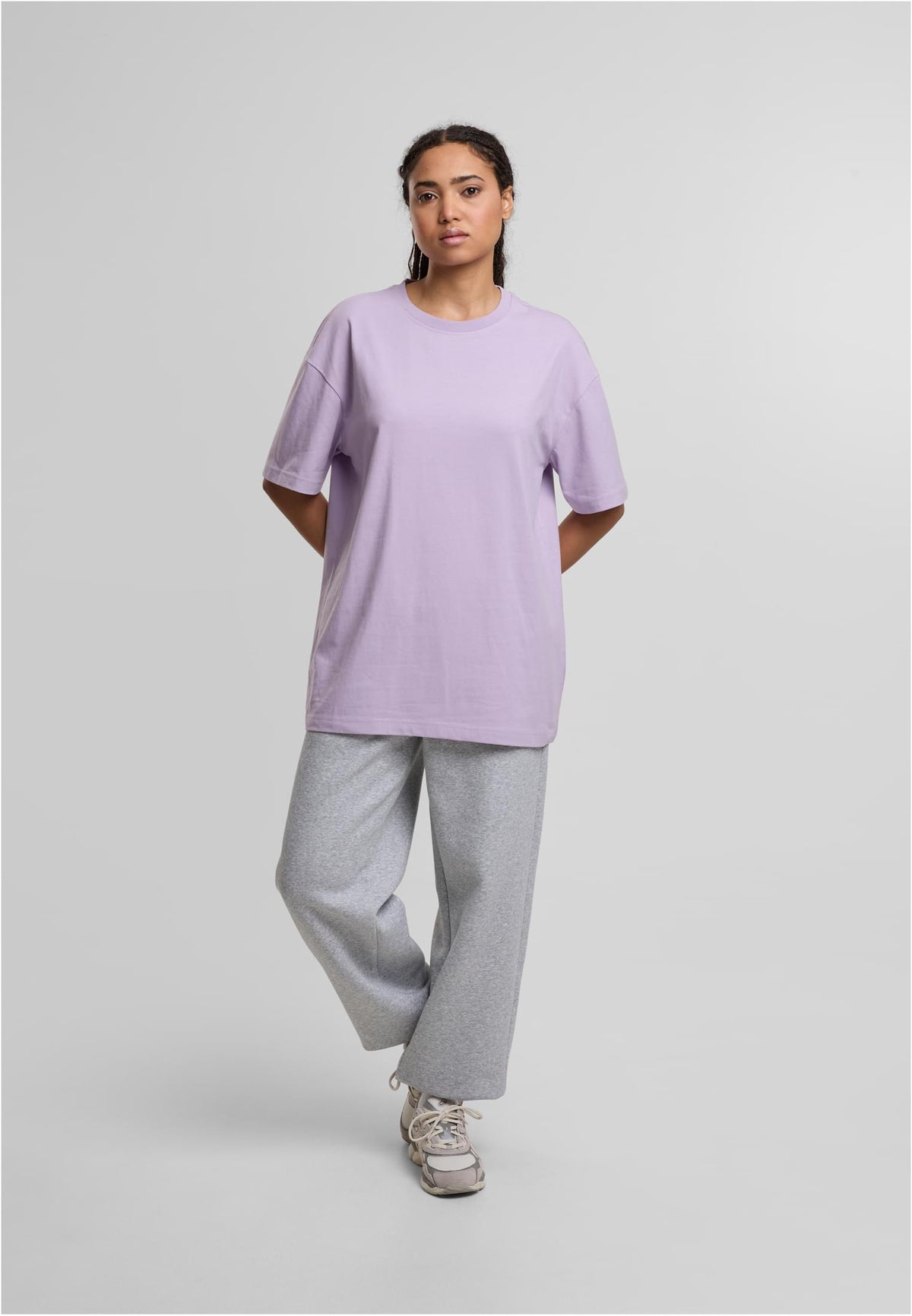 Ladies Oversized Boyfriend Tee in Lilac, getragen