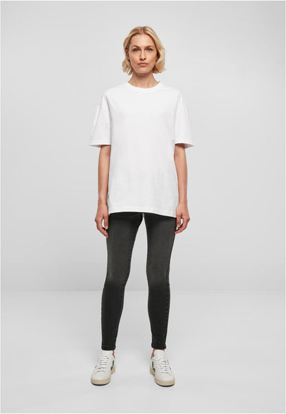 Ladies Oversized Boyfriend Tee in White, getragen