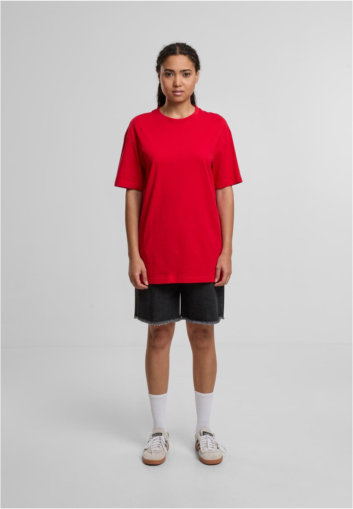 Ladies Oversized Boyfriend Tee in City Red, getragen