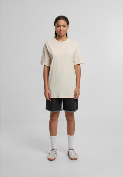 Ladies Oversized Boyfriend Tee in White Sand, getragen