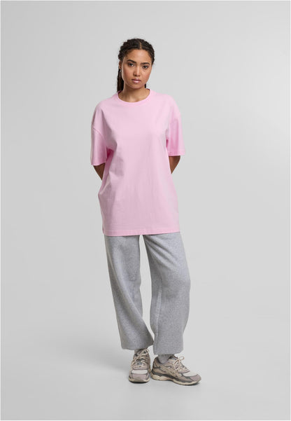 Ladies Oversized Boyfriend Tee in Soft Pink, getragen