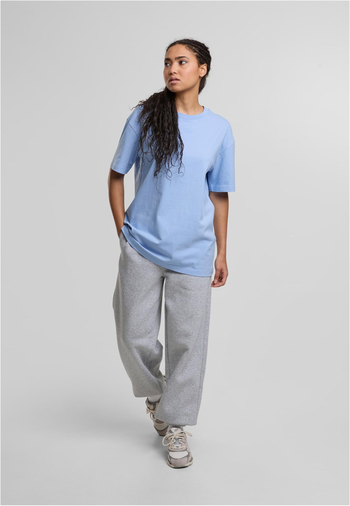 Ladies Oversized Boyfriend Tee in Powder Blue, getragen