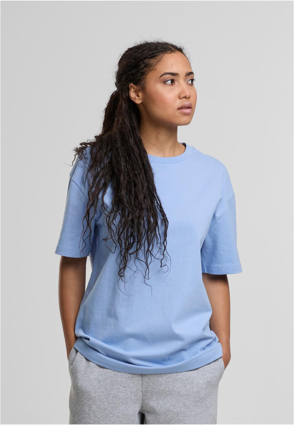 Ladies Oversized Boyfriend Tee in Powder Blue, getragen