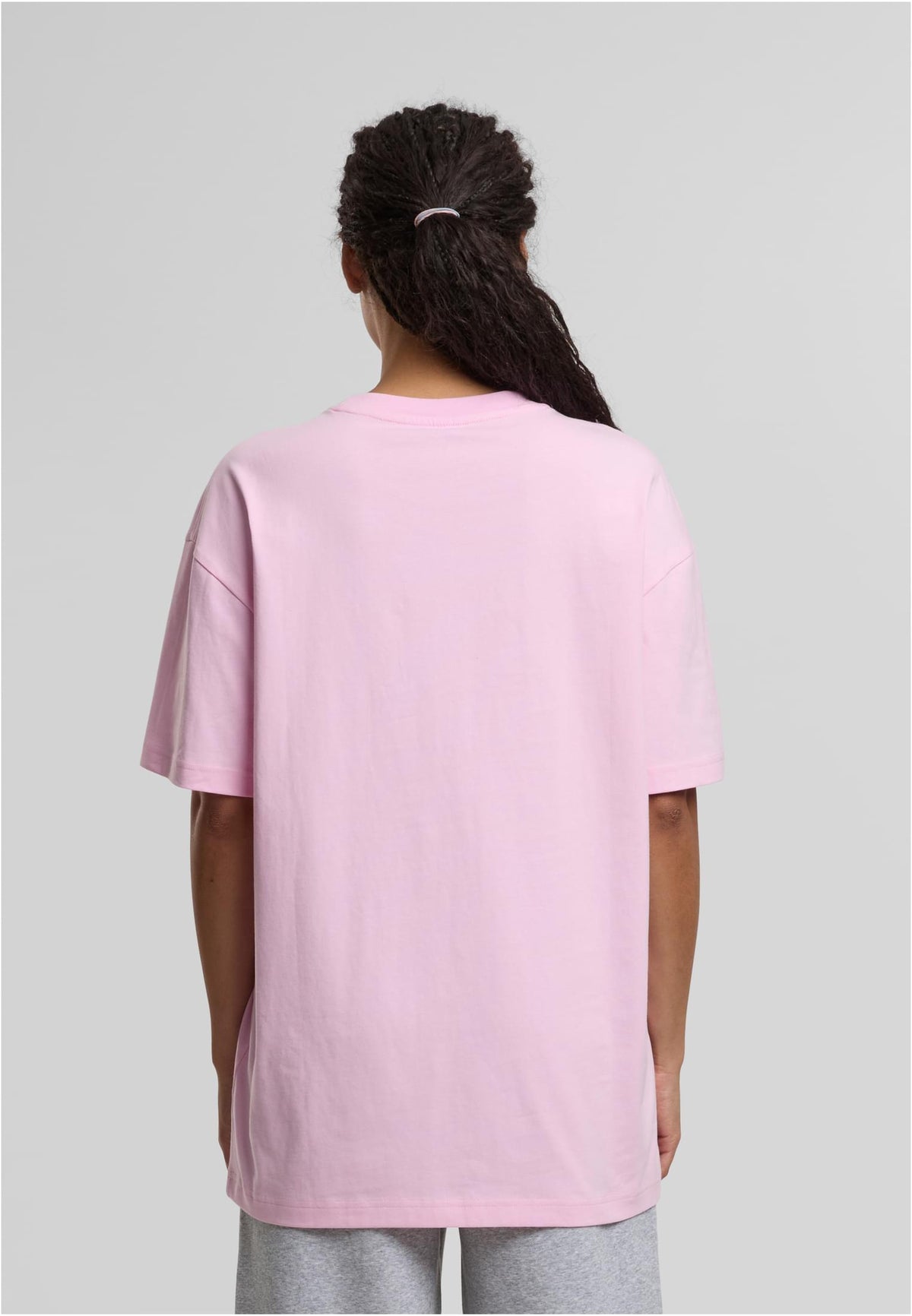 Ladies Oversized Boyfriend Tee in Soft Pink, getragen