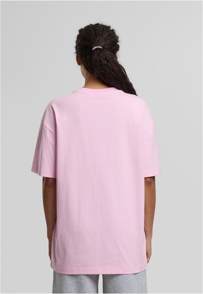 Ladies Oversized Boyfriend Tee in Soft Pink, getragen