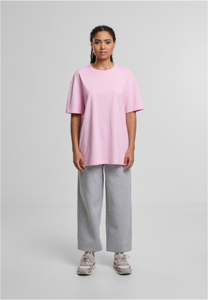 Ladies Oversized Boyfriend Tee in Soft Pink, getragen