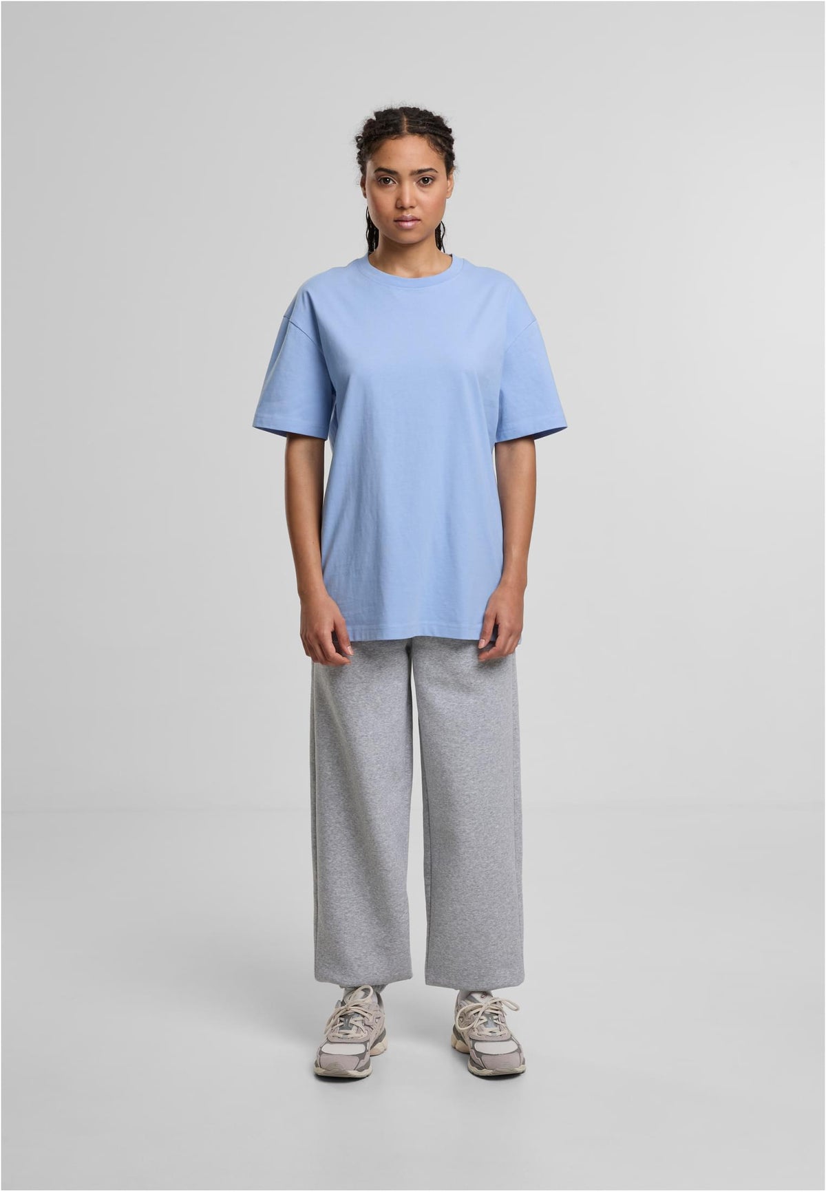 Ladies Oversized Boyfriend Tee in Powder Blue, getragen