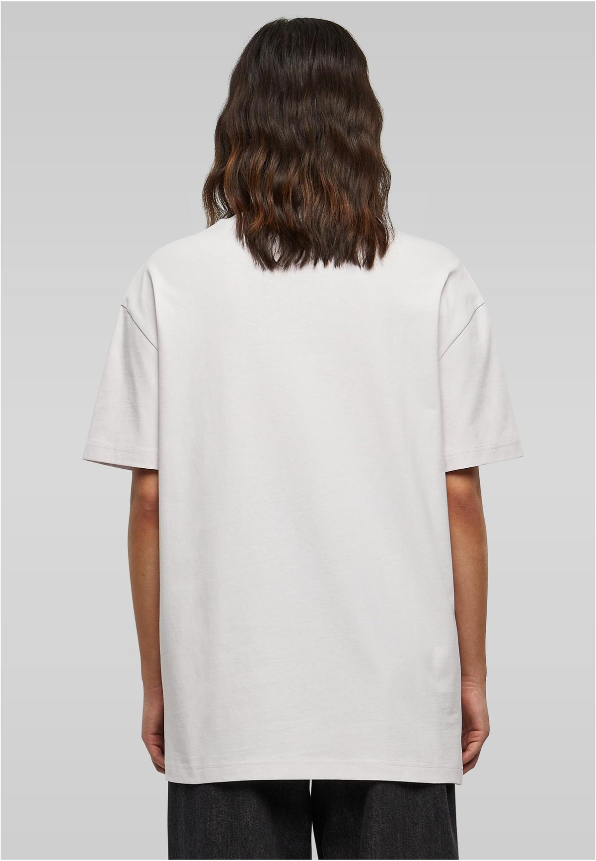 Ladies Oversized Boyfriend Tee in Soft Lilac, getragen