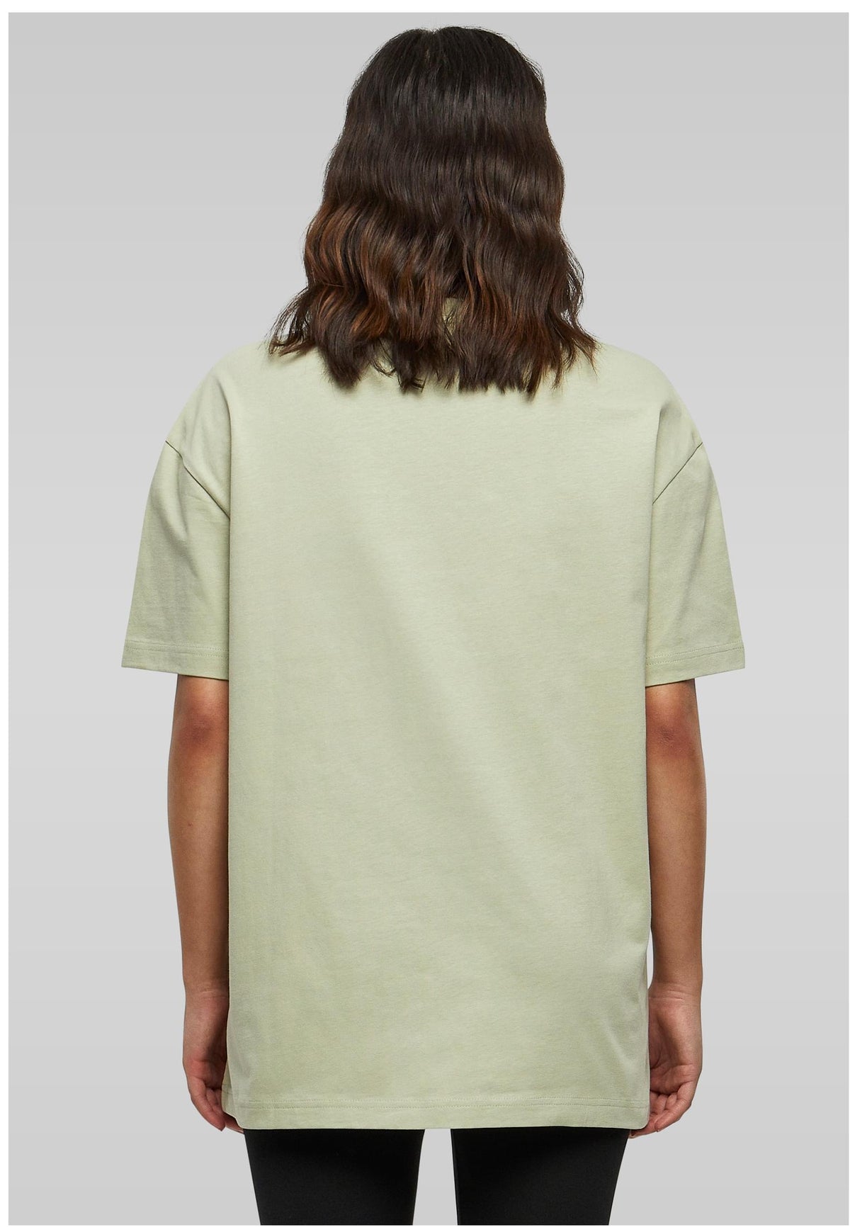 Ladies Oversized Boyfriend Tee in Soft Salvia, getragen